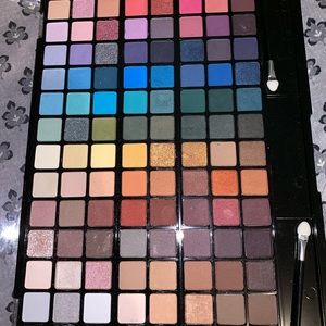 104 count eyeshadow